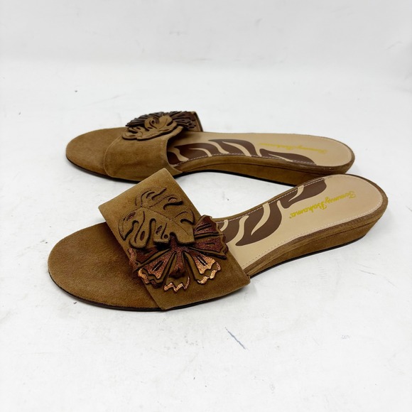 Tommy Bahama Suede Slides Size 7.5 Sandals Brown Leather Leaf Detail Beachy Boho - Picture 1 of 10